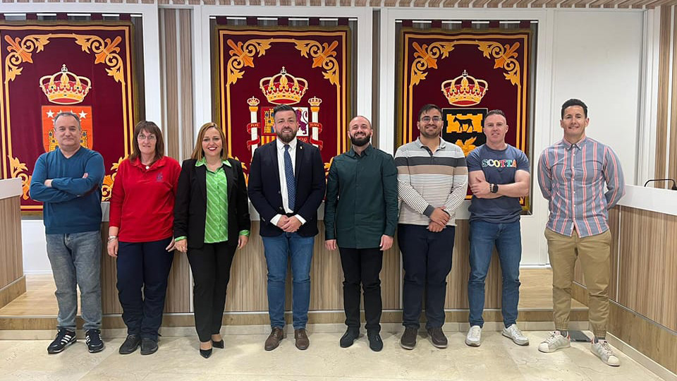 Representantes del equipo de Gobierno y de las secciones sindicales con representación en el Ayuntamiento.