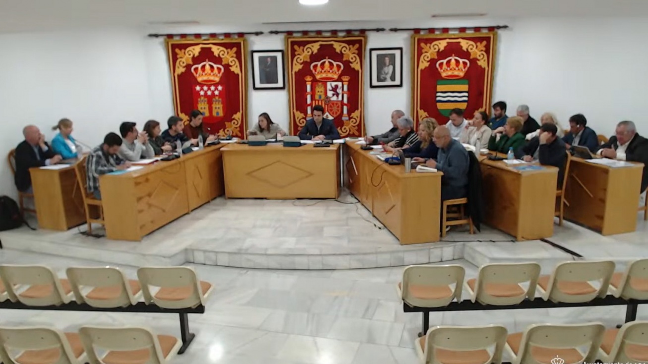 La corporación municipal reunida en el pleno de marzo.
