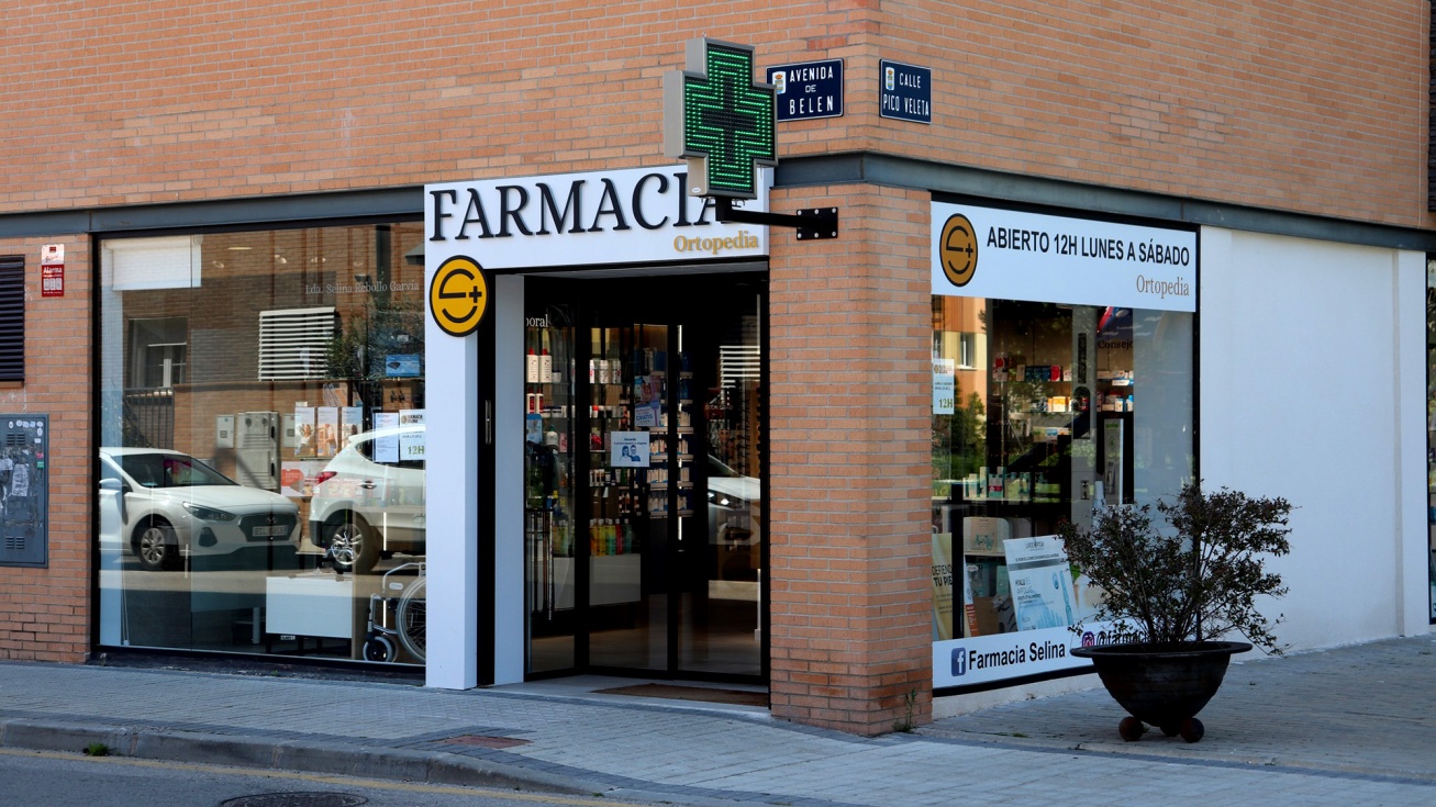 La farmacia que fue atracada en la tarde de ayer.