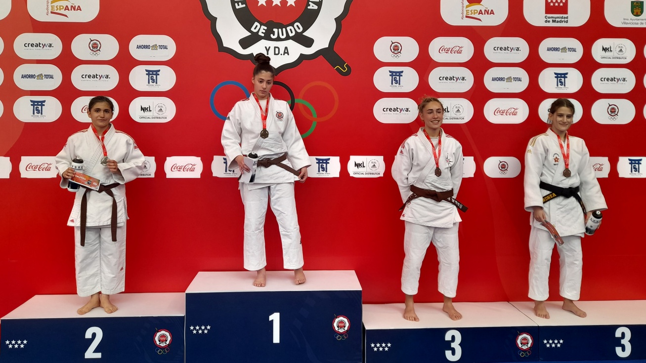 Paula Fernández, en el segundo escalón del podio.
