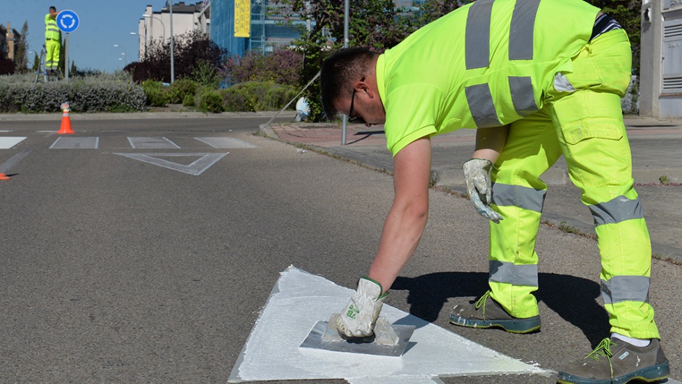 Lavado de cara en las calles de Valdemoro: comienzan los trabajos para renovar la señalización vial