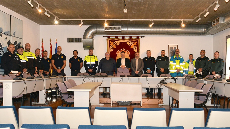 Reconocimiento a los efectivos en el salón de plenos.
