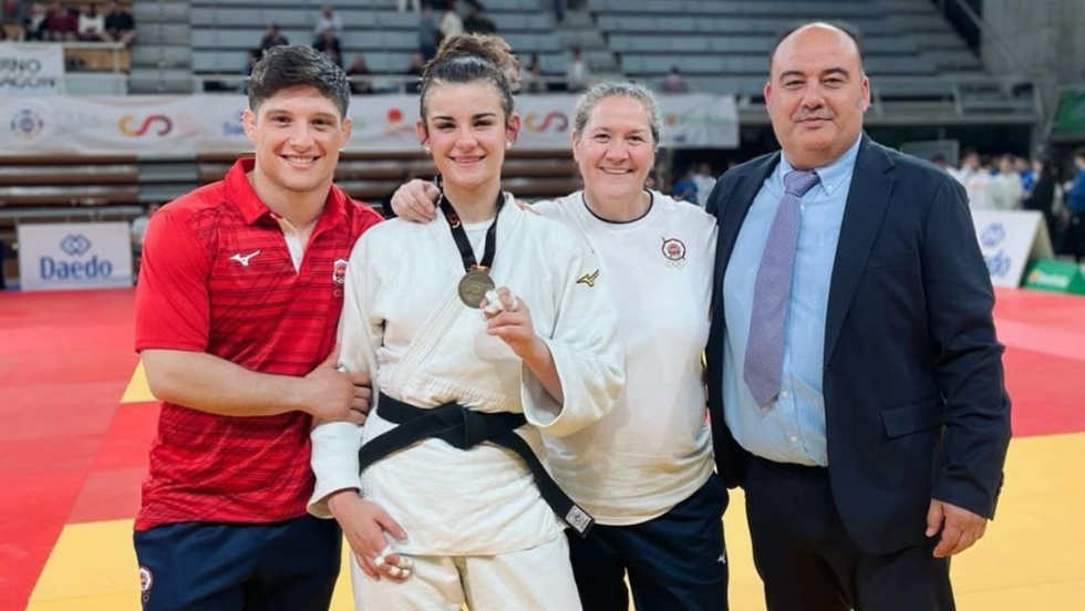 Andrea Sánchez con sus entrenadores | Judo Valdemoro