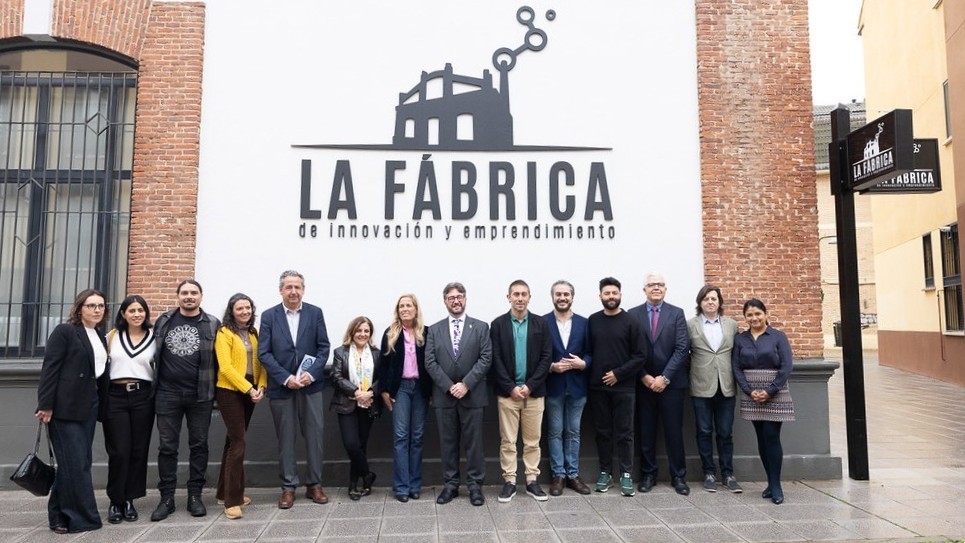 Visita institucional a La Fábrica.