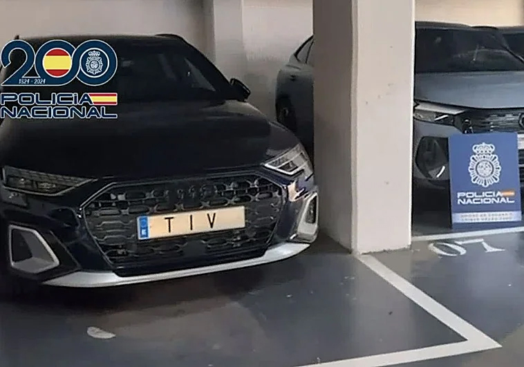 Algunos de los veh&iacute;culos recuperados en la operaci&oacute;n.