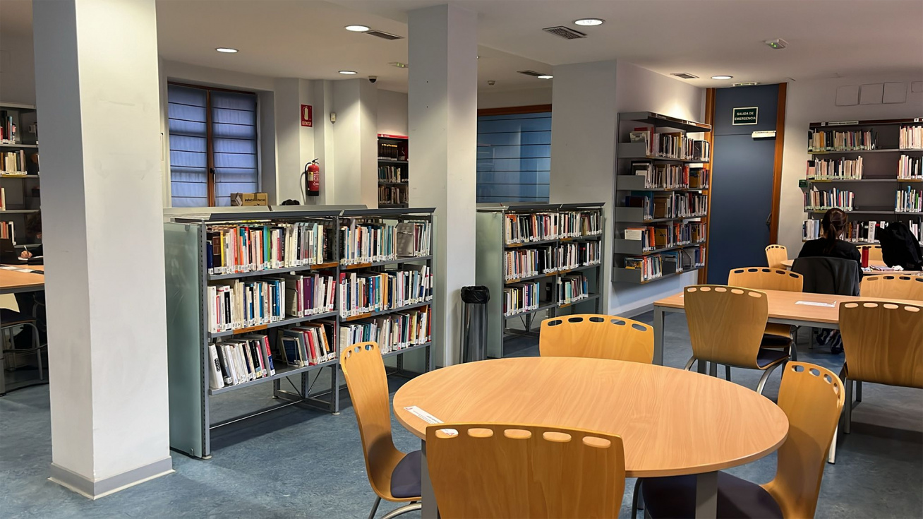 Biblioteca Javier Lape&ntilde;a.
