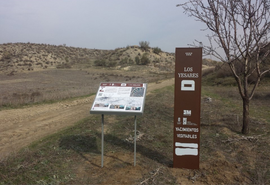 Tuta de senderismo para mayores por el camino del Hinar y los Yesares en Pinto