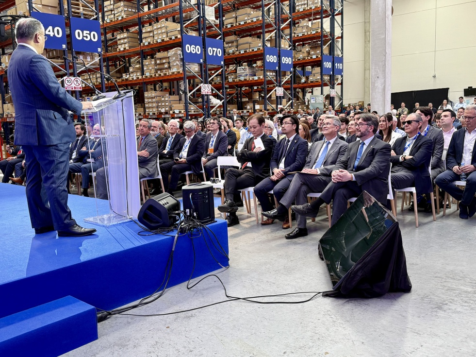 El embajador japonés inaugura una nueva fábrica de referencia nacional en Pinto