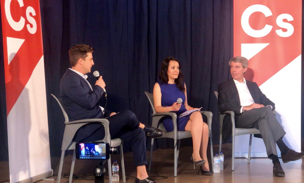 Nadia Belaradj y Ángel Garrido durante la presentación de la candidatura de Ciudadanos Pinto.