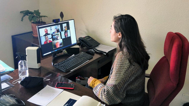 La alcaldesa de Ciempozuelos, Raquel Jimeno, en una reunión telemática durante la crisis del COVID-19.