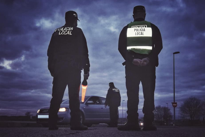 Polic&iacute;a de Ciempozuelos durante un control.