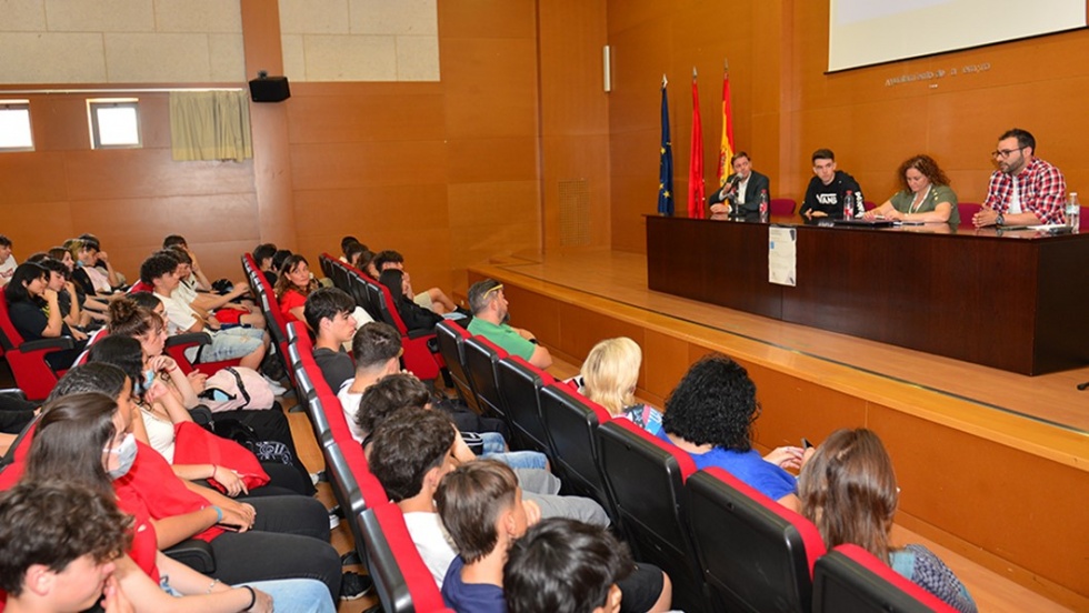 Alumnos del Villa de Valdemoro en el Centro Municipal de Empresas.