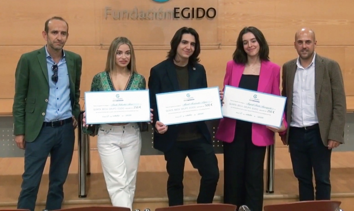 Los ganadores de la beca del Grupo Egido 2022.