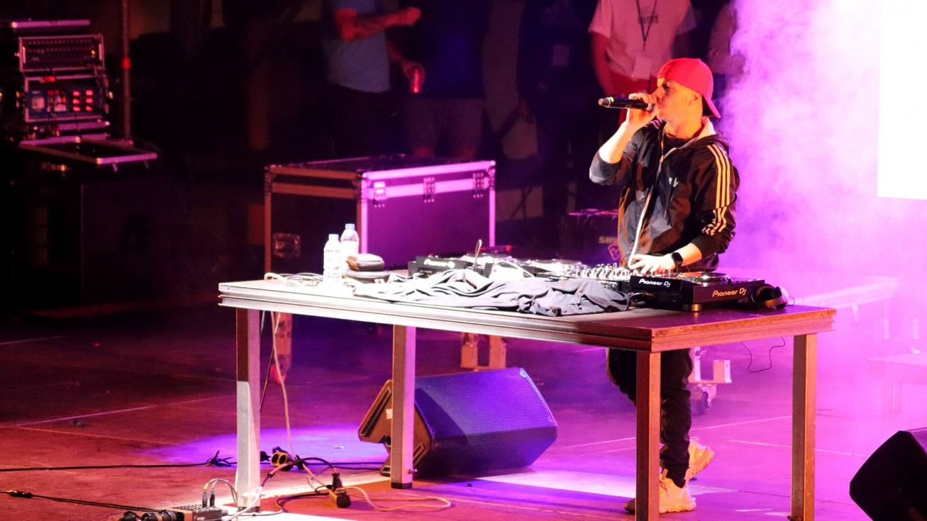 Uno de los DJ de las fiestas patronales de septiembre.