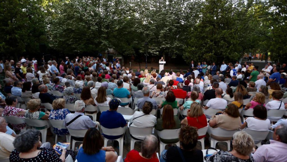 Ayuso en el parque de las Eras,