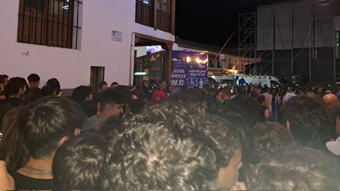 Uno de los accesos a la plaza de la Constituci&oacute;n, la noche del s&aacute;bado 7 de mayo.