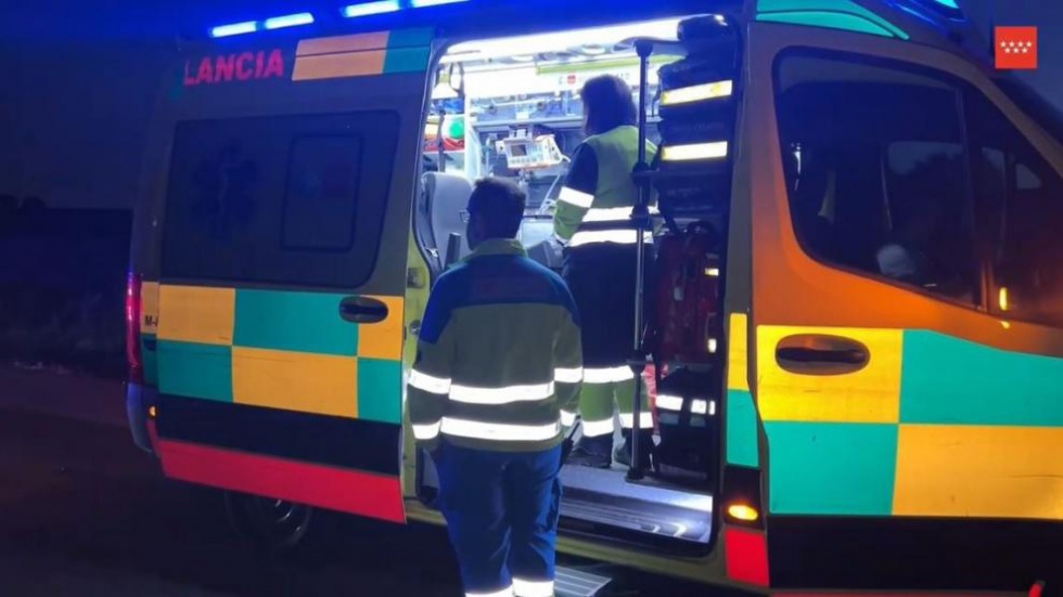 Ambulancia del Summa 112 en el lugar del accidente.