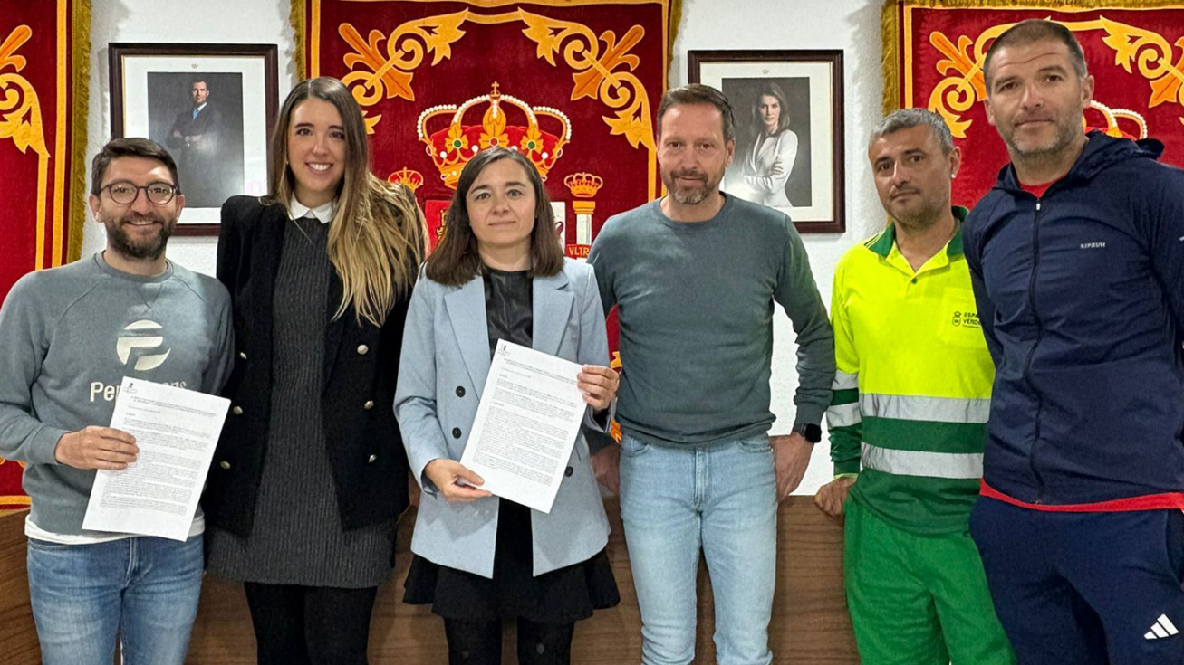 Firma del acuerdo en el salón de plenos de Ciempozuelos.