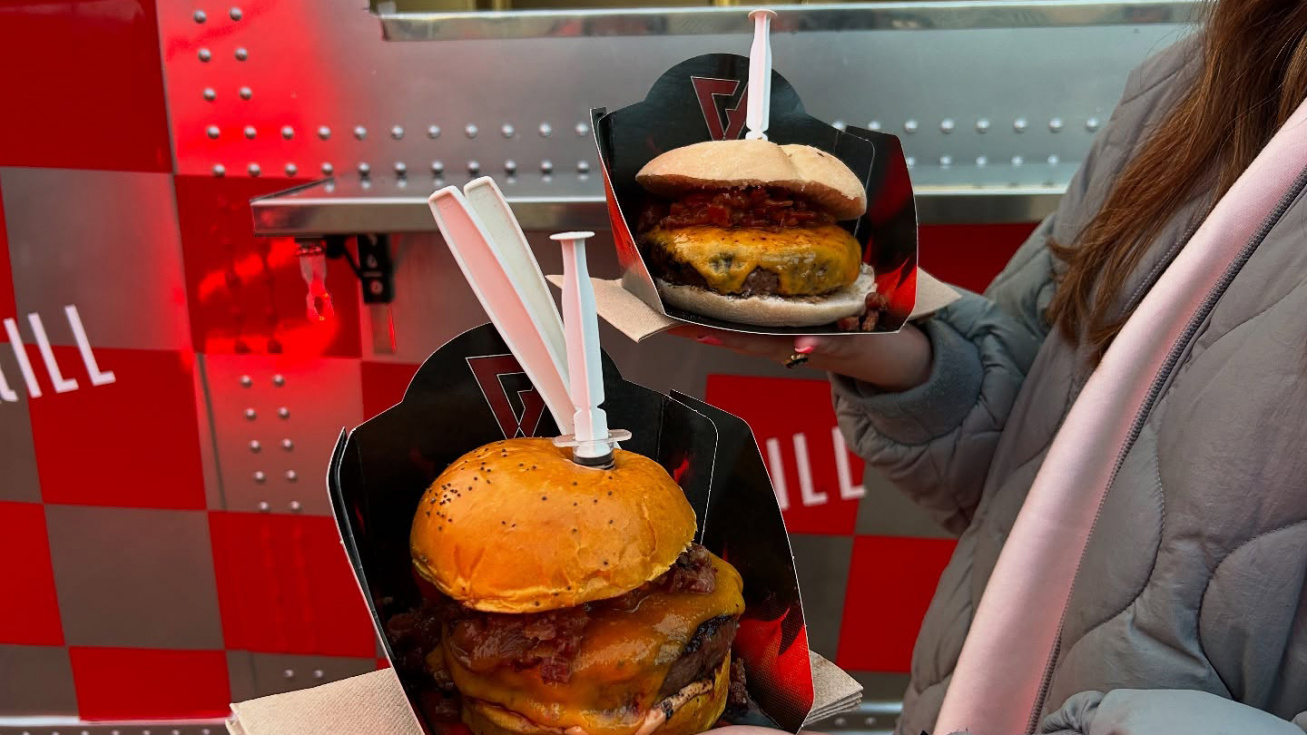 Dos de las hamburguesas del festival | Ayuntamiento de Arroyomolinos