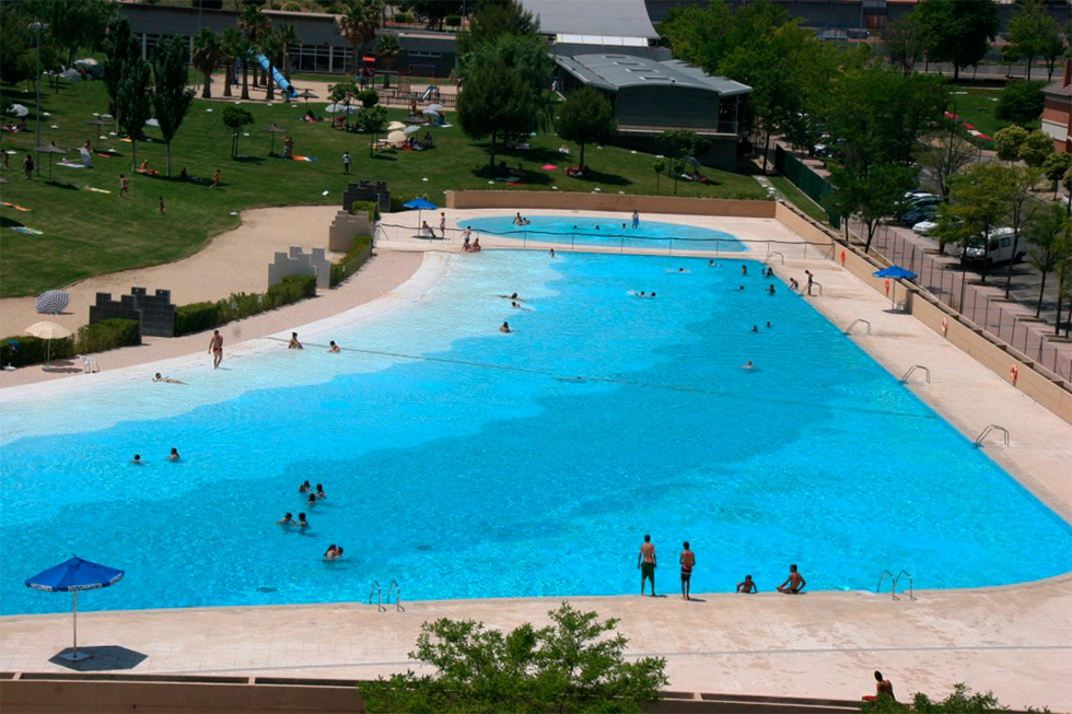 Las piscinas municipales de Parla congelan los precios para este verano