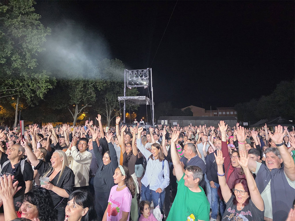 Vecinos disfrutando de las Fiestas de San Mart&iacute;n de la Vega de 2026.