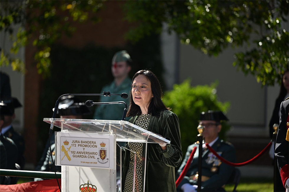 Mercedes Gonz&aacute;lez, durante la jura de bandera de Valdemoro.