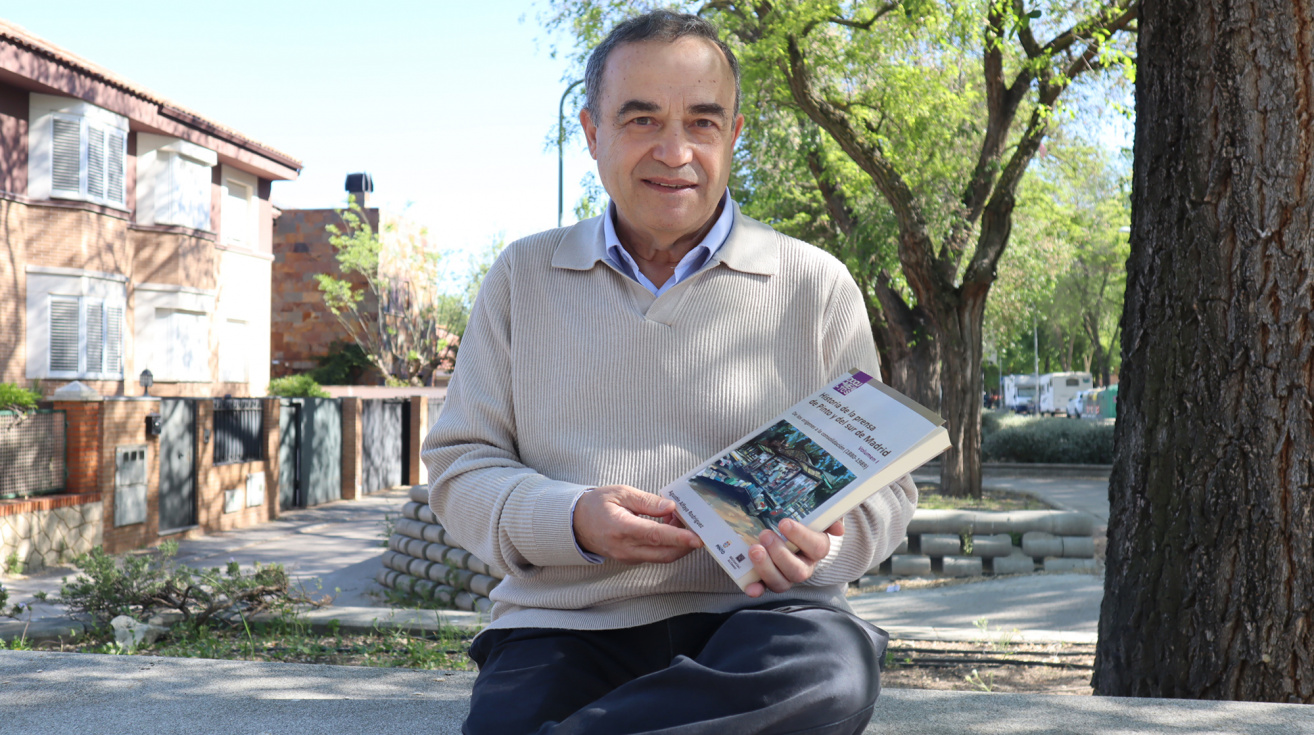 Agustín Alfaya, editor de ZIGZAG, publica su primer libro: 'Historia de la prensa de Pinto y del sur de Madrid (1880-1989)'.