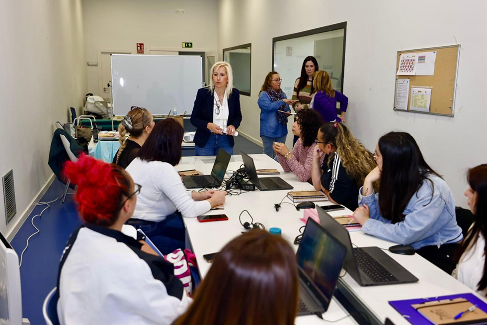 La concejala de Familia, Mar&iacute;a Jes&uacute;s Castro, durante un curso.