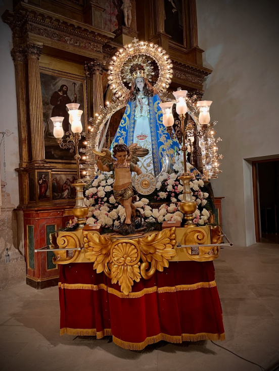 Antonio Sánchez ‘Reina’ presenta su nueva canción sobre la patrona de Pinto, la Virgen de la Asunción