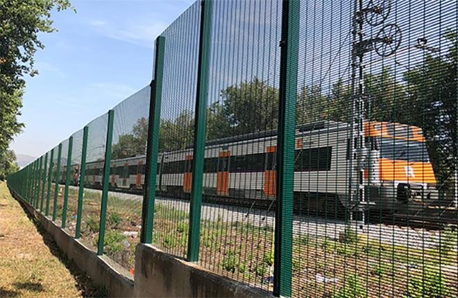 Adif vallará varios tramos de Cercanías a su paso por Parla y Pinto