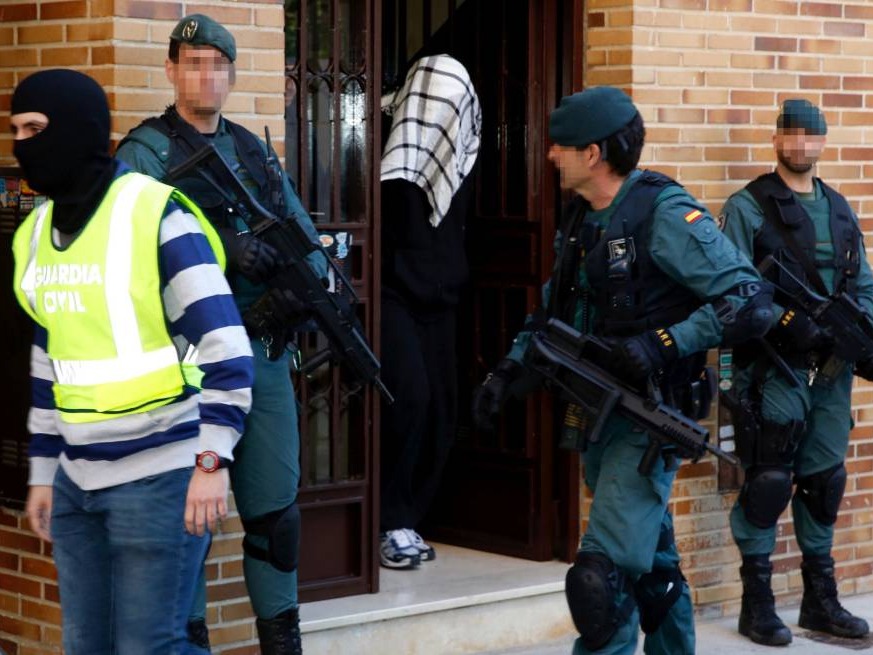 Detención de uno de los cinco presuntos yihadistas.
