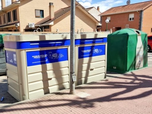 Contenedores de papel y cartón en San Martín de la Vega.
