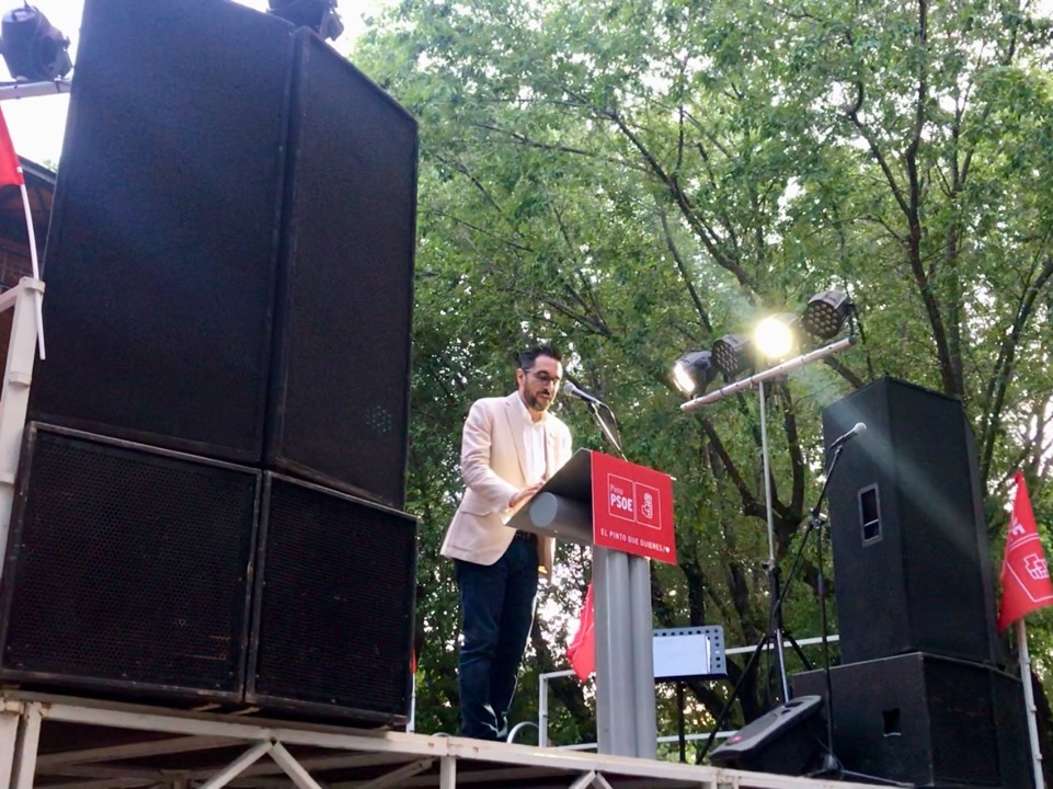 Juan Diego Ortiz durante el cierre de campaña del PSOE en Pinto.