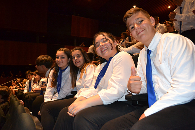 Los chicos del coro, tras su actuación.