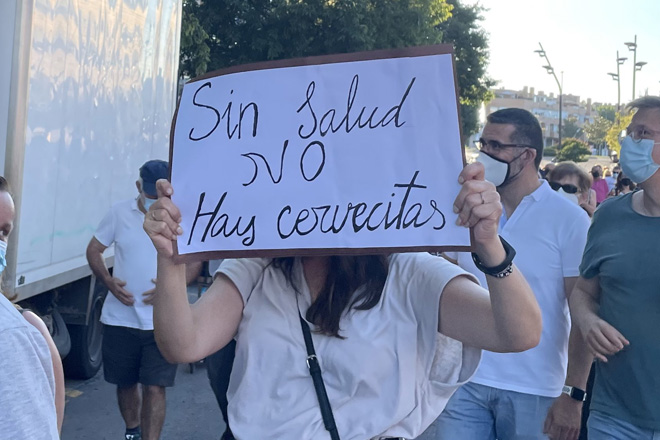 Una manifestante durante la marcha de ayer. | Foto: Lorena Morales.