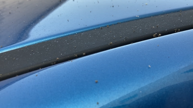 Coche de uno de los vecinos de Pinto, aparcado en la Tenería.