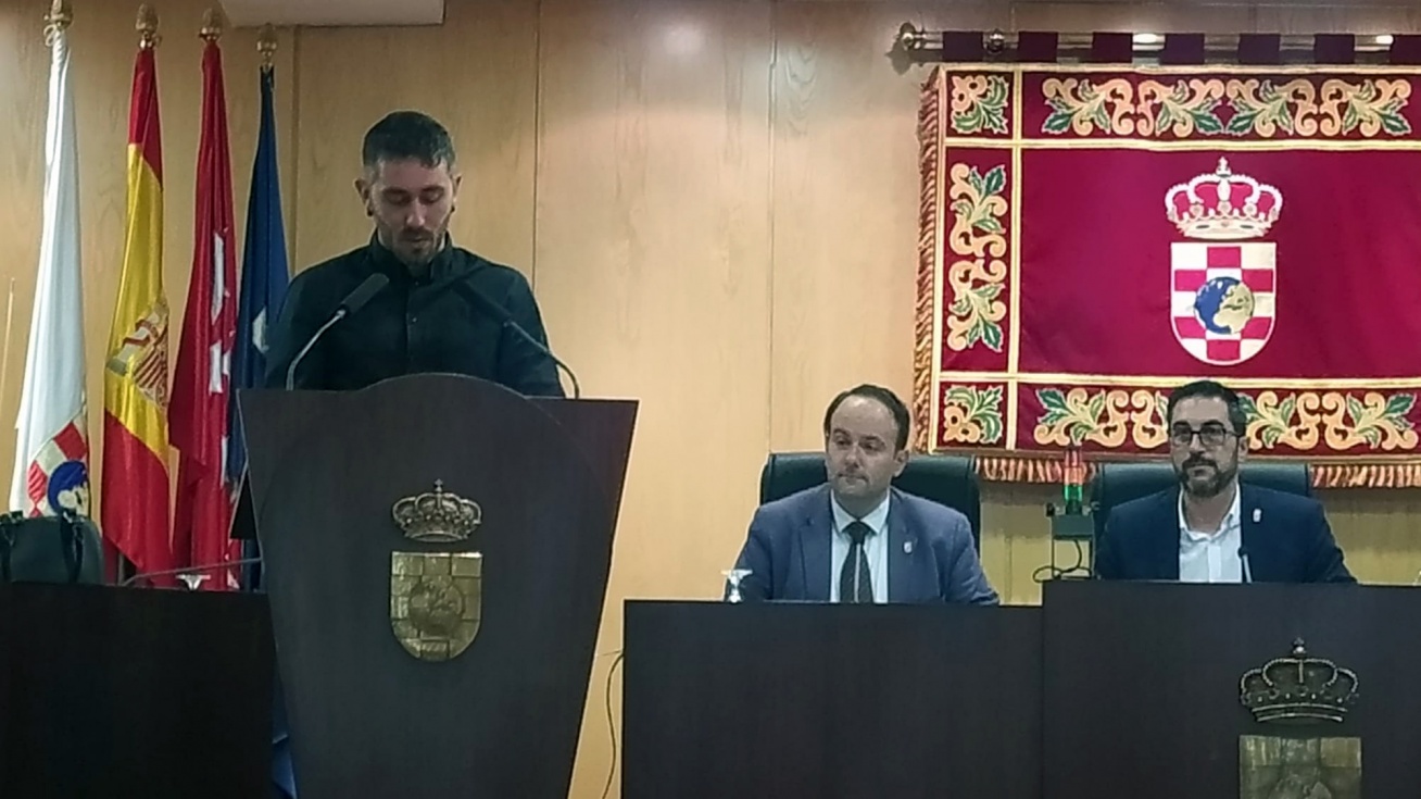 Víctor Alonso durante la toma de posesión de su acta como concejal.