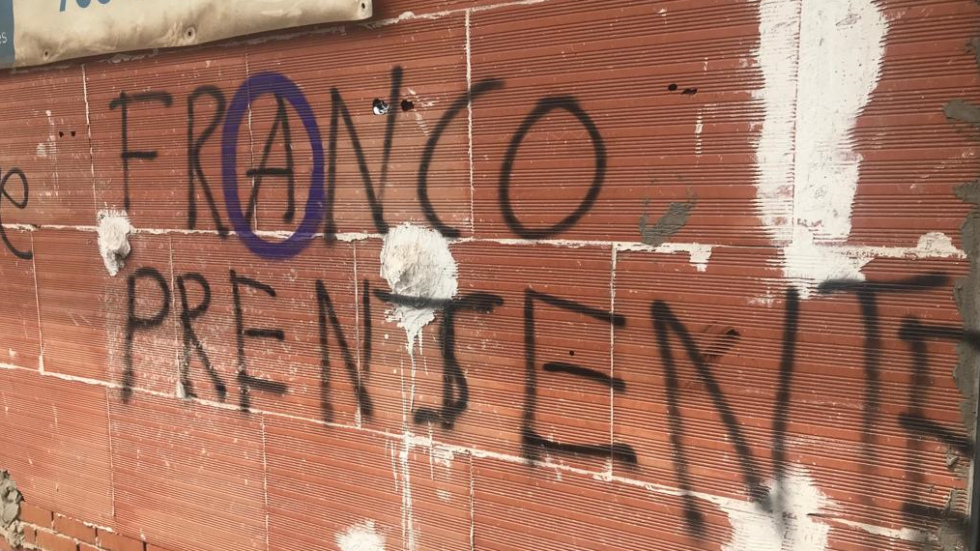 Una de las pintadas entre la calle Aguado y la calle General Matitegui de Valdemoro.