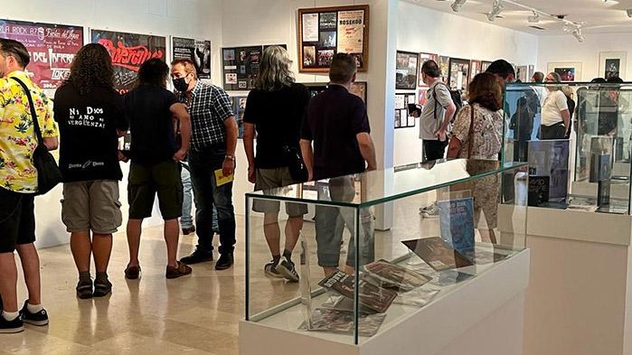 Inauguración de la exposición en la Casa de la Cadena.