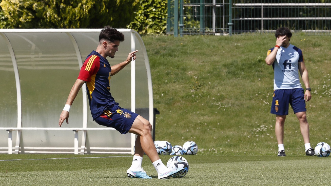 Miguel Gutiérrez, en uno de los entrenamientos con la selección española.