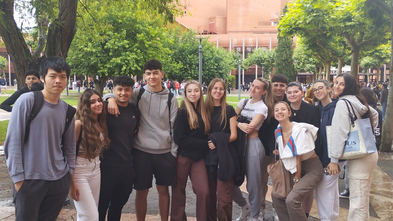 Alumnos del Colegio Mirasur, en el campus de Leganés de la Universidad Carlos III.