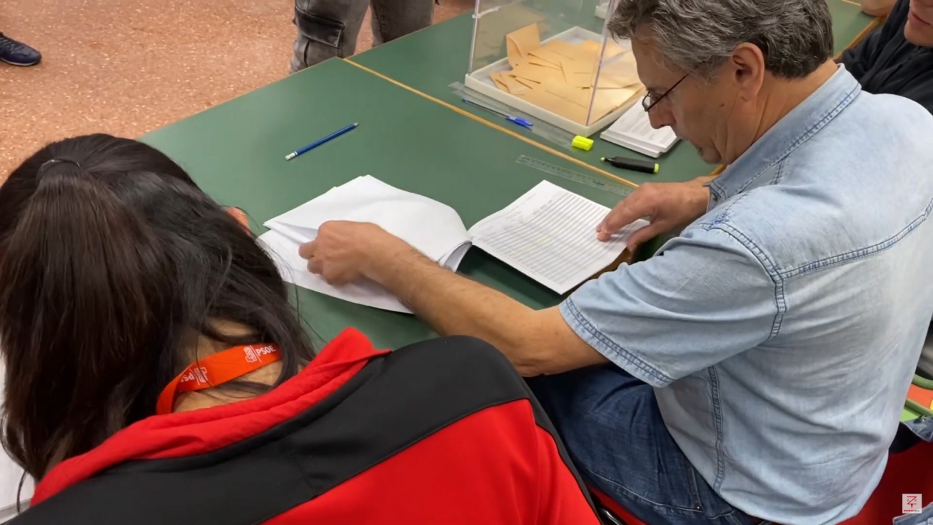 Una de las mesas electorales de Pinto, el pasado 28 de mayo.