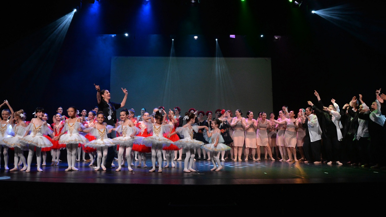 Muestra de baile de la Universidad Pública de Valdemoro (UPV).