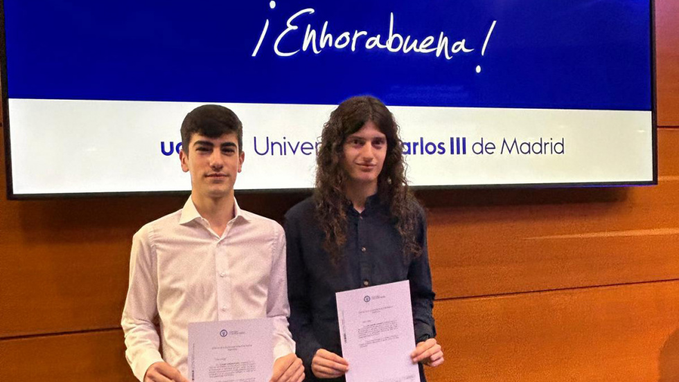 Álvaro y Joel, los alumnos con las notas más altas de Valdemoro, en el acto de reconocimiento de la Universidad Carlos III.
