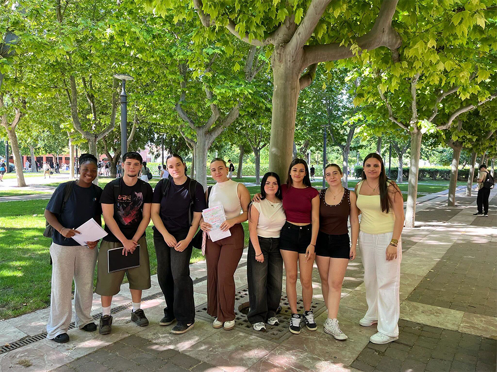 Alumnos del IES Villa de Valdemoro durante sus ex&aacute;menes de la PAU.