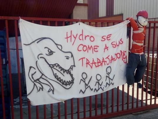 Pancarta durante las protestas por el cierre de Hydro.