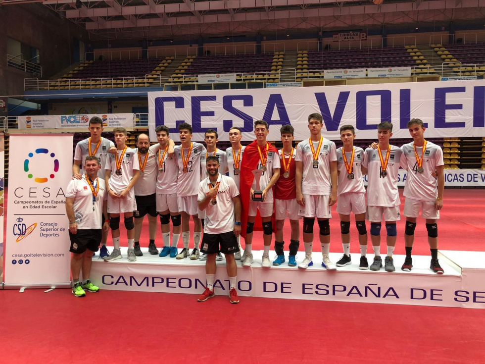 La selección madrileña celebrando el segundo puesto.