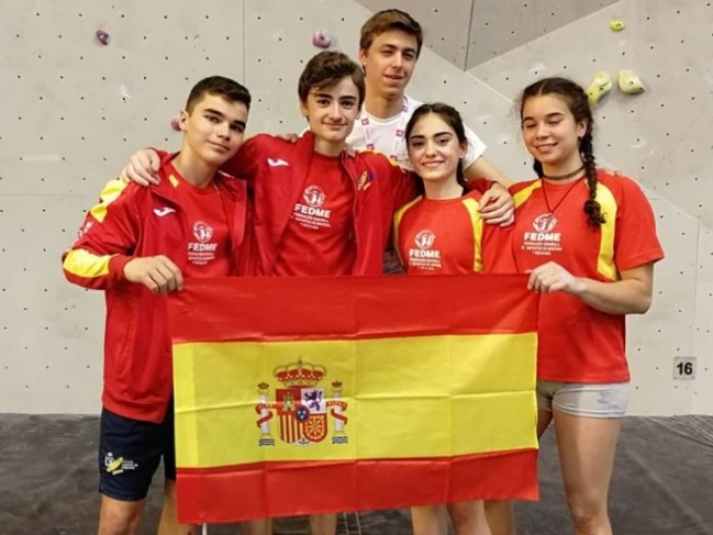 Miembros de la selección española de escalada en edad escolar.