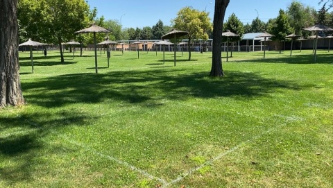 Una de las parcelas delimitadas en la pradera para los usuarios.