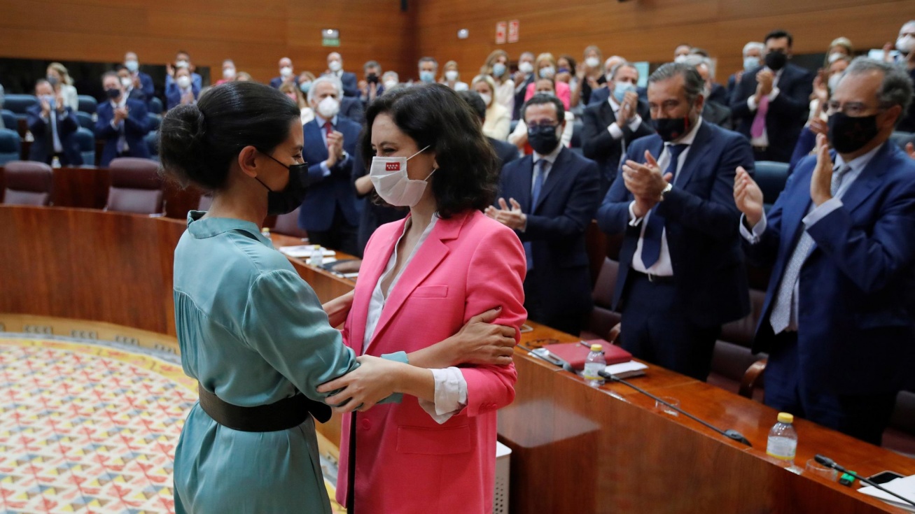 Rocío Monasterio felicita a Isabel Díaz Ayuso tras ser investida | Juan Carlos Hidalgo, EFE